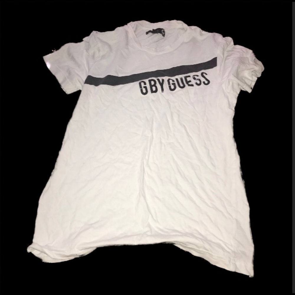 I’m selling a guess shirt